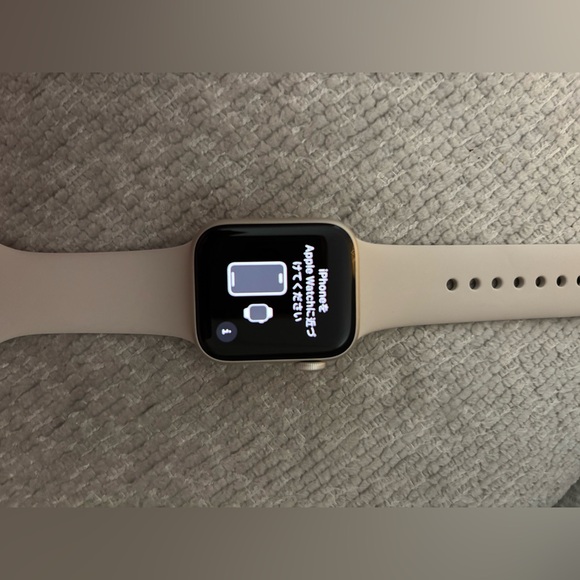 Apple Watch SE 3 [GPS 40mm] Smartwatch with Starlight Aluminum Case & Band - Picture 6 of 7